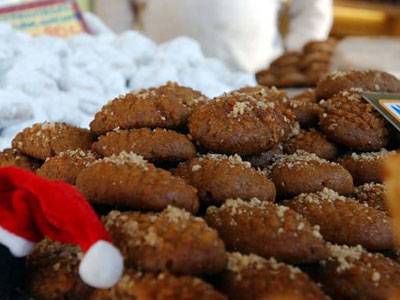 Μελομακάρονα ή κουραμπιέδες;